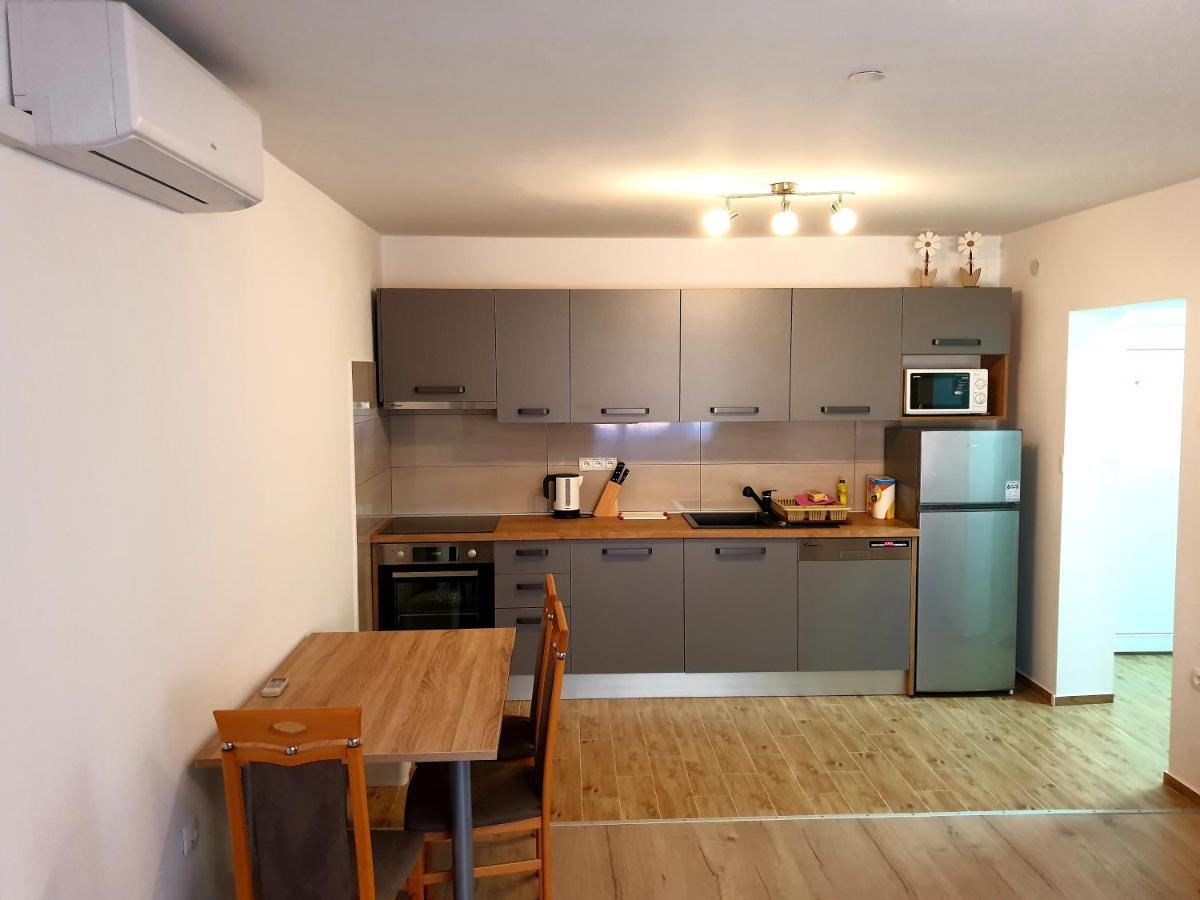 Apartment Mon Cheri-Located In A Quiet Neighbourhood Near Beaches Free Parking Пула Екстер'єр фото