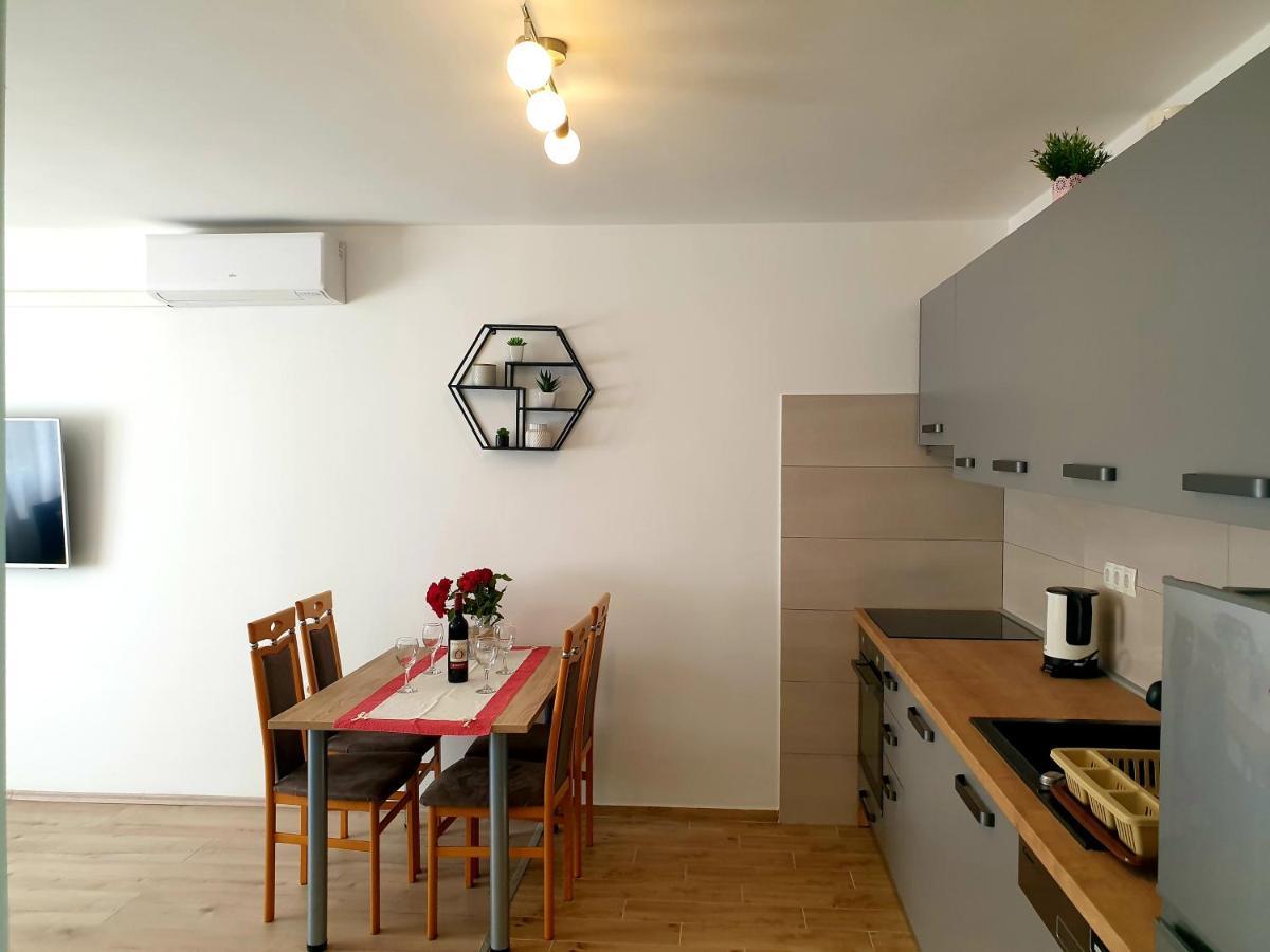 Apartment Mon Cheri-Located In A Quiet Neighbourhood Near Beaches Free Parking Пула Екстер'єр фото